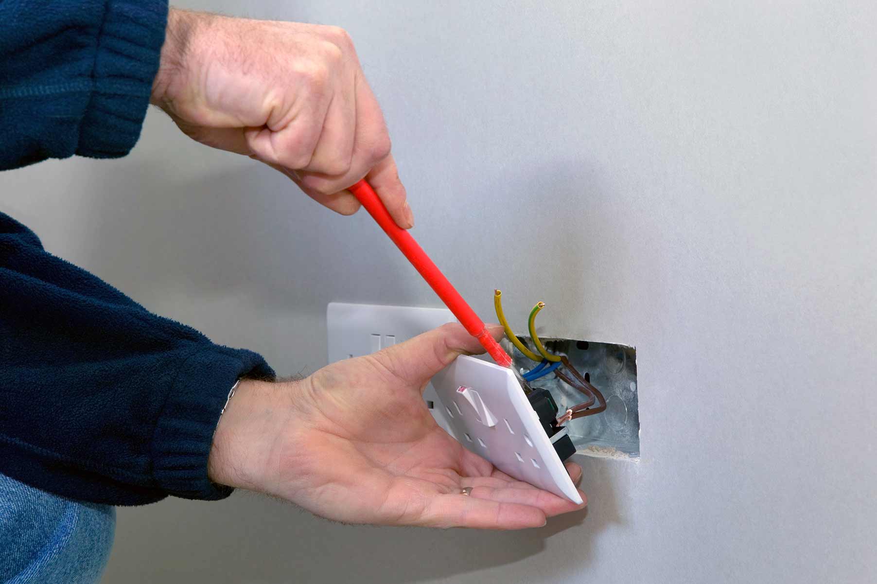 Our electricians can install plug sockets for domestic and commercial proeprties in Uxbridge and the local area. 